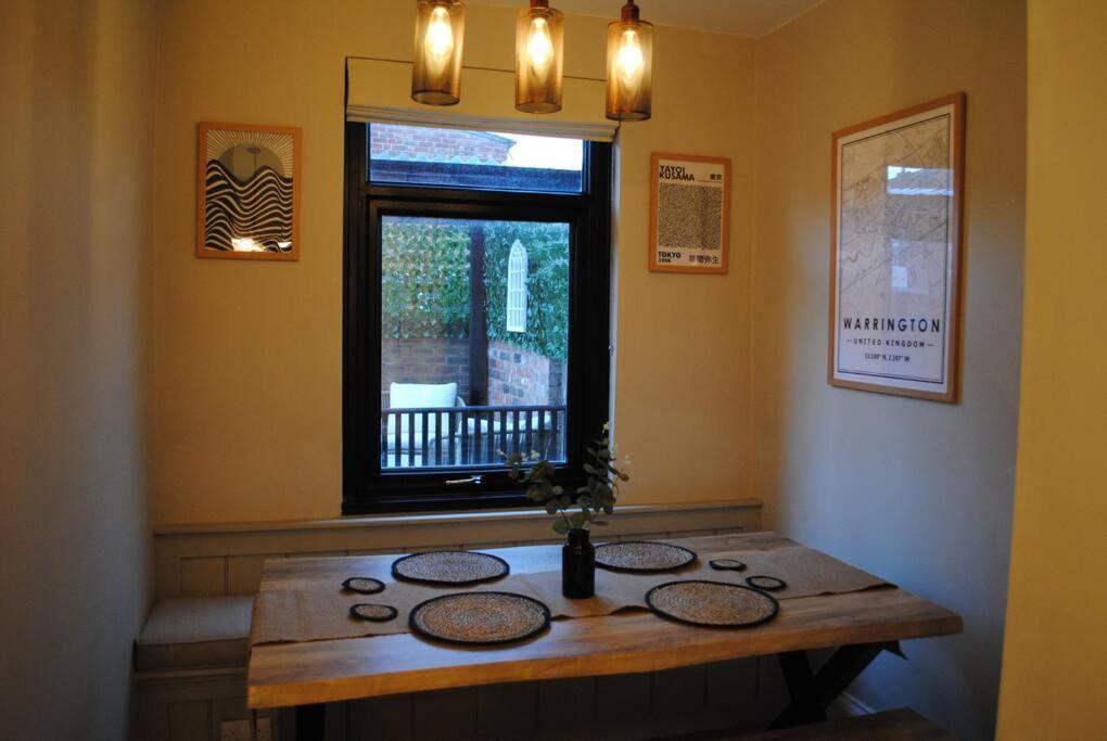 Cosy Renovated House In Warrington Villa Eksteriør bilde
