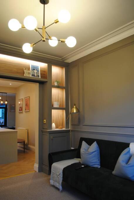 Cosy Renovated House In Warrington Villa Eksteriør bilde