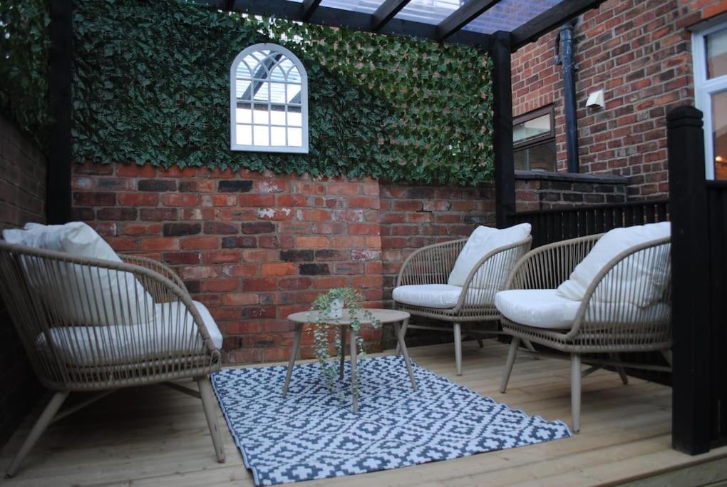 Cosy Renovated House In Warrington Villa Eksteriør bilde