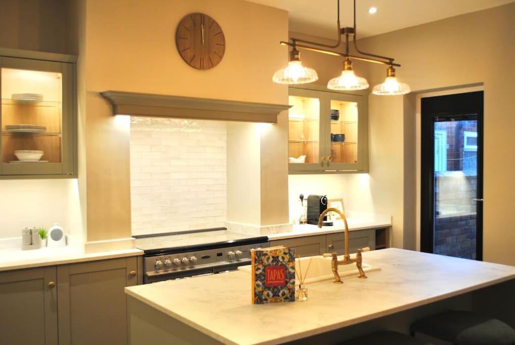 Cosy Renovated House In Warrington Villa Eksteriør bilde