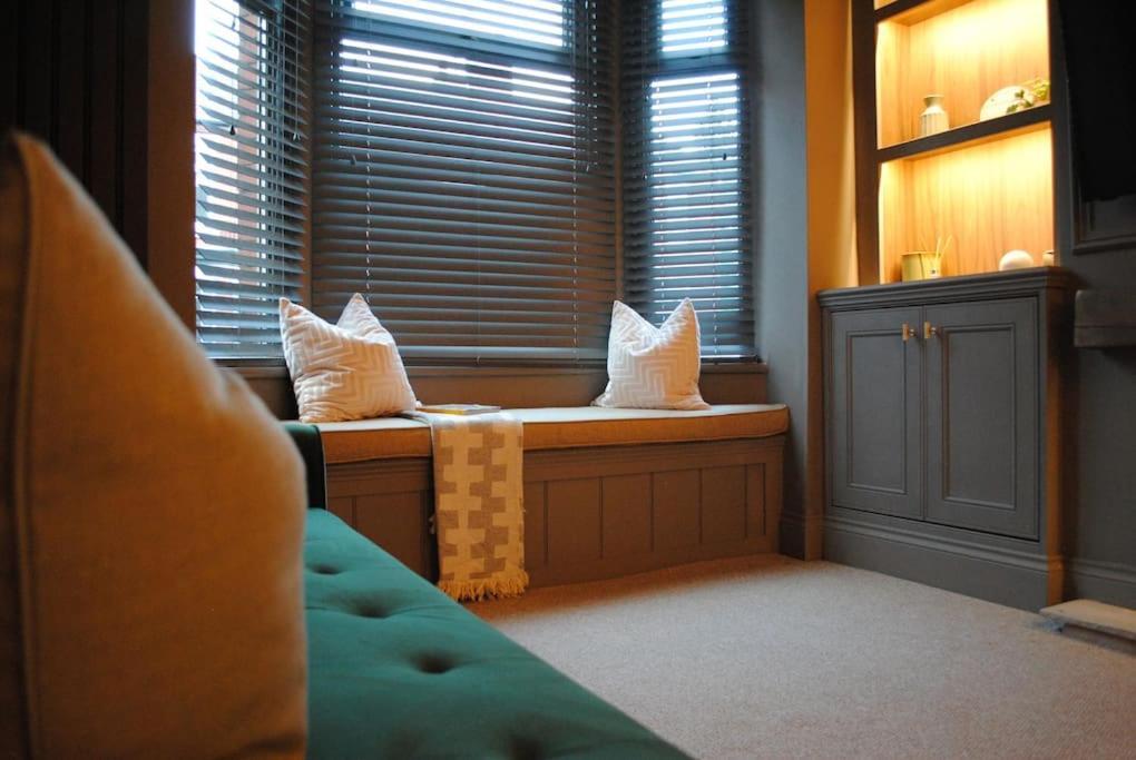 Cosy Renovated House In Warrington Villa Eksteriør bilde